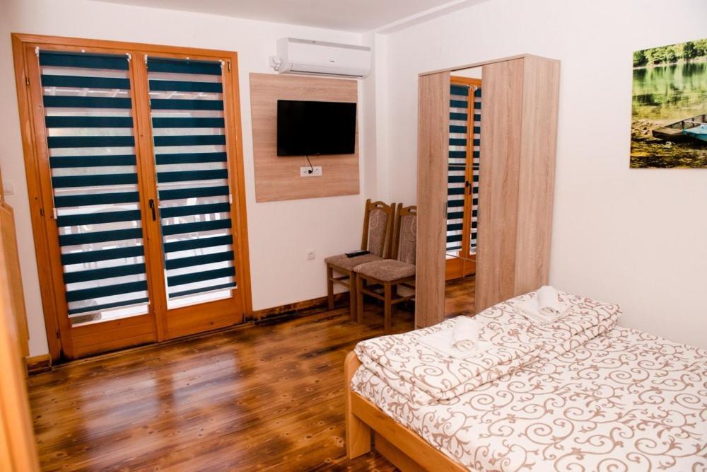 Vrhpolje Etno Selo Bok Bed & Breakfast エクステリア 写真