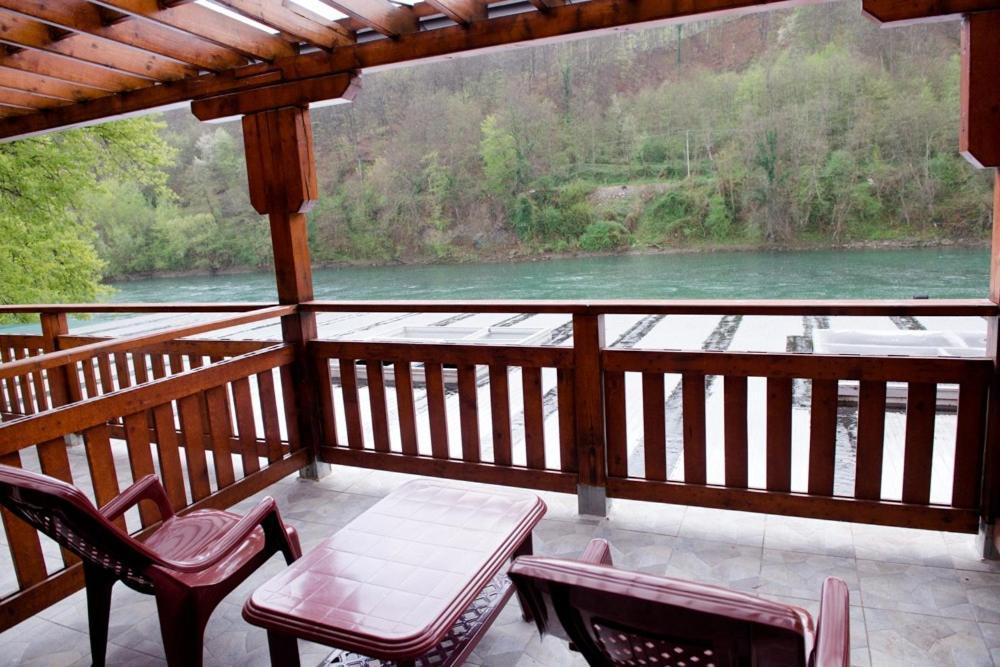 Vrhpolje Etno Selo Bok Bed & Breakfast エクステリア 写真
